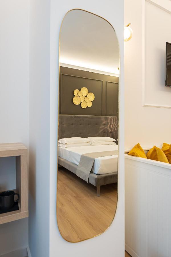 Toledo Relais Suites - By Pera Rooms Collection ナポリ エクステリア 写真